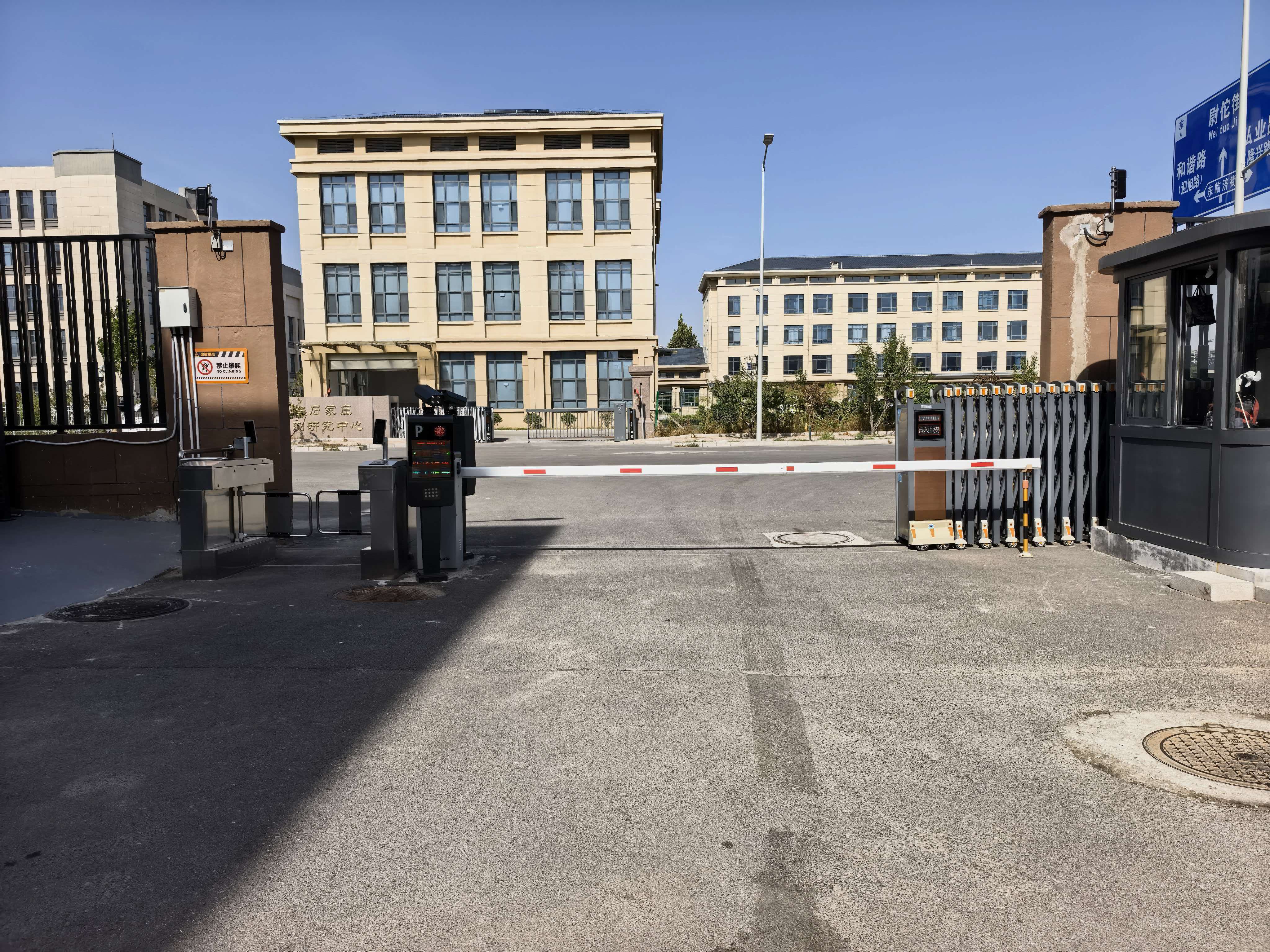 停车场道闸车牌识别系统怎么选？河北力科科技用二十年给出答案